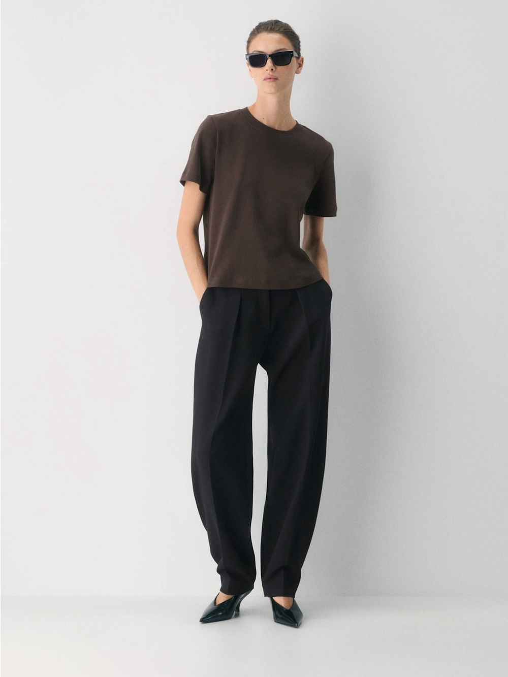 Babaton Dark Elastic-Waist pants